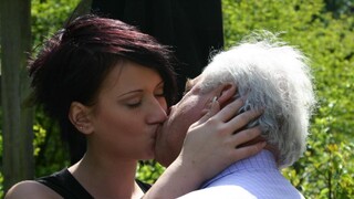 Deepthroat in the Park with a Brunette - sex videos online YAY.PORN