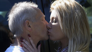 Cum Swallowing Hot Car Wash Fun - sex videos online YAY.PORN