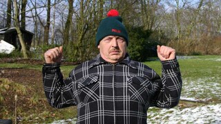 Blonde Bombshell Carla Cox Gives Wet Blowjob to Older Man - sex videos online YAY.PORN