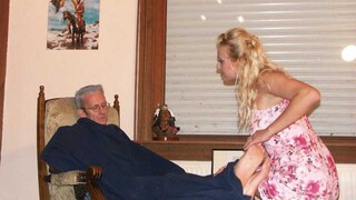 Blonde Bombshell Vicentia's Kissing Therapy - sex videos online YAY.PORN