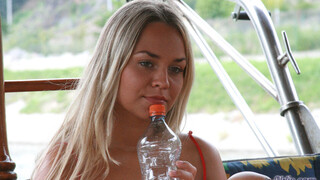 Blonde Bombshell Mia Gets Down - sex videos online YAY.PORN