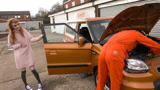 Outdoor Blowjob: Minx with Short Hair Squirts on Mr. Longwood - sex videos online YAY.PORN