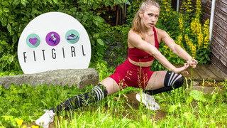 Solo Fitness Fun with Nika Murr's Long Legs - sex videos online YAY.PORN