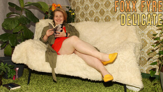 Pale Australian Foxx Fyre Fingering Herself - sex videos online YAY.PORN